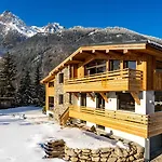 Josephine, Les Bois Alpehytte *