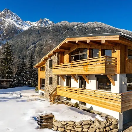 Josephine, Les Bois Chalet *